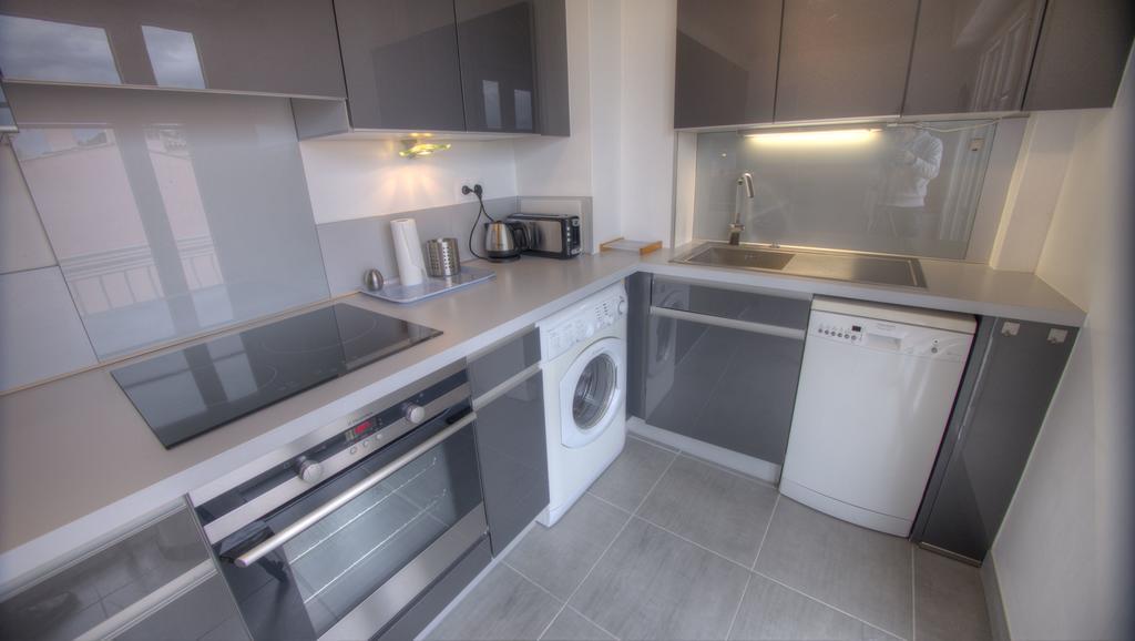 Beau 2 Pieces 3 Etoiles Vue Mer Garage Prive 150M Plages Wifi Cannes Bilik gambar